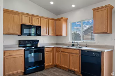 749 N Devonshire Dr, Saratoga Springs, UT 84045 - Photo 9