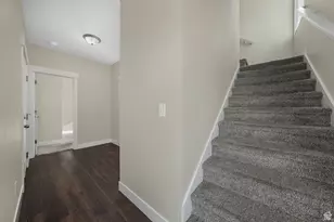 5214 N Folkstone Dr, Eagle Mountain, UT 84005 - Photo 9
