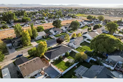 2065 E Autumn St, Eagle Mountain, UT 84005 - Photo 41