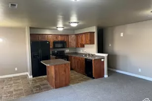 895 S Main St, Layton, UT 84041 - Photo 3