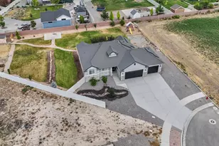 537 E Fiona Cir, Grantsville, UT 84029 - Photo 3