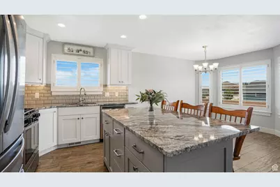 537 E Fiona Cir, Grantsville, UT 84029 - Photo 9