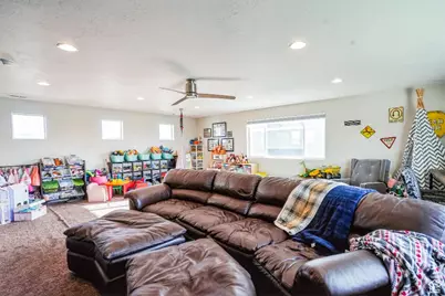 1651 W White Pine Dr, Syracuse, UT 84075 - Photo 27