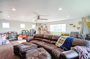 1651 W White Pine Dr, Syracuse, UT 84075 - Photo 27