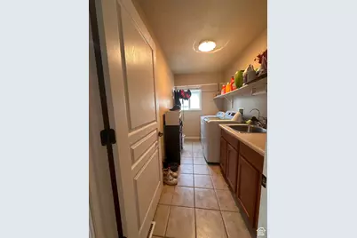5633 W Coral Mount Ln, West Valley, UT 84118 - Photo 7