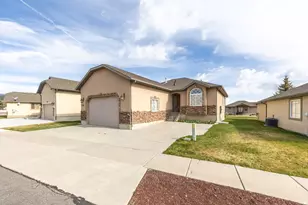 2034 S Cottage Ln, Garden City, UT 84028 - Photo 11
