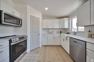 1998 W Theckston Rd, Taylorsville, UT 84129 - Photo 5