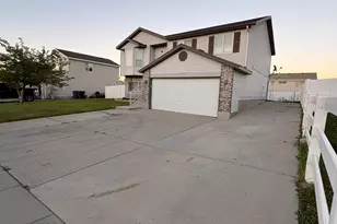 3765 S Stable Bay Dr, Magna, UT 84044 - Photo 31