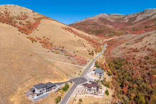 1331 N Maple Dr, Huntsville, UT 84317 - Photo 1