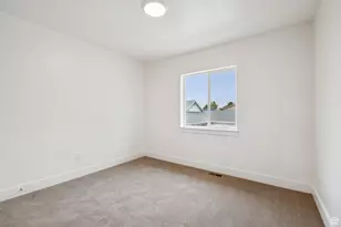 1615 N Angel St, Layton, UT 84041 - Photo 23