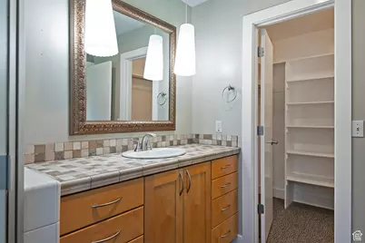 1689 E Kierstin Pl, Salt Lake City, UT 84108 - Photo 13