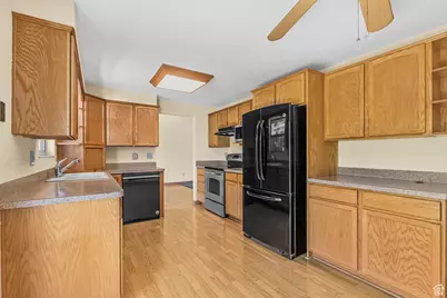 272 N Pin Oak Ln, Kaysville, UT 84037 - Photo 7