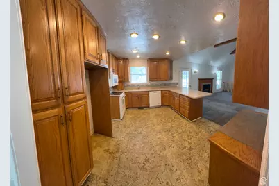 5882 S Meadowcrest Dr, Murray, UT 84107 - Photo 7