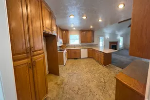 5882 S Meadowcrest Dr, Murray, UT 84107 - Photo 7