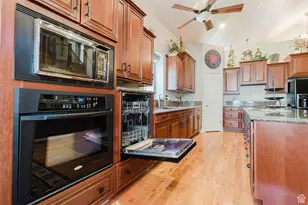 9078 N Renaissance Dr, Cedar Hills, UT 84062 - Photo 7