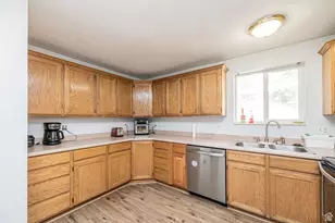 1094 N Angel St W, Layton, UT 84041 - Photo 11