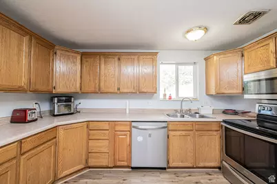 1094 N Angel St W, Layton, UT 84041 - Photo 9