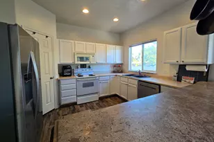 10454 S Sand Dollar Dr, Sandy, UT 84094 - Photo 15