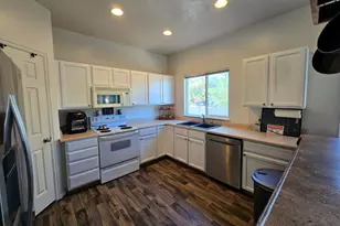 10454 S Sand Dollar Dr, Sandy, UT 84094 - Photo 13