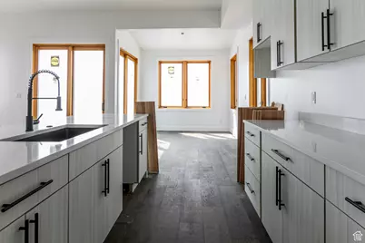 627 N Darwin St E, Salt Lake City, UT 84103 - Photo 7