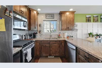 167 E Lakeview Dr, Vineyard, UT 84059 - Photo 13