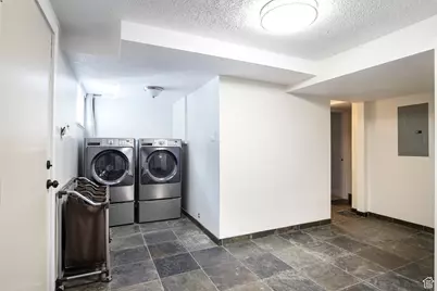 6701 S 2445 E, Cottonwood Heights, UT 84121 - Photo 29