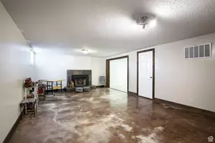 6701 S 2445 E, Cottonwood Heights, UT 84121 - Photo 25