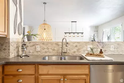 6701 S 2445 E, Cottonwood Heights, UT 84121 - Photo 13