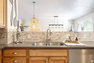 6701 S 2445 E, Cottonwood Heights, UT 84121 - Photo 13