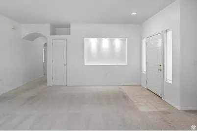 4602 S Hathaway Dr E, Roy, UT 84067 - Photo 5