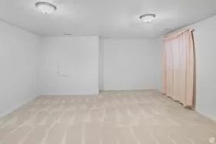 4602 S Hathaway Dr E, Roy, UT 84067 - Photo 35