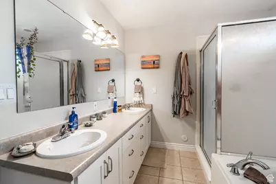 323 N 400 W, Hyrum, UT 84319 - Photo 13