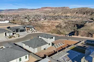 296 E 1100 N, Hurricane, UT 84737 - Photo 13