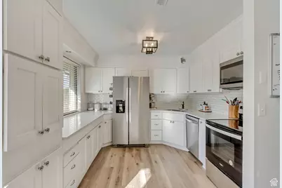 360 E Center St, Centerville, UT 84014 - Photo 11