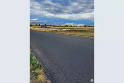 305 W Buttercup Ln #7, Garden City, UT 84028 - Photo 3