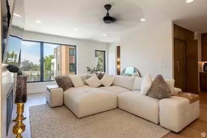 4445 S Holladay Park Ln E, Holladay, UT 84124 - Photo 5