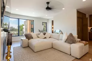 4445 S Holladay Park Ln E, Holladay, UT 84124 - Photo 5