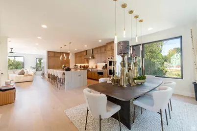 4445 S Holladay Park Ln E, Holladay, UT 84124 - Photo 9