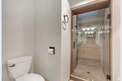 5575 S 1000 E, Ogden, UT 84405 - Photo 17