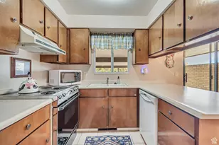 1762 W Mantle Ave, Taylorsville, UT 84129 - Photo 9