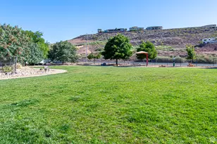 200 E 400 S, Washington, UT 84780 - Photo 23