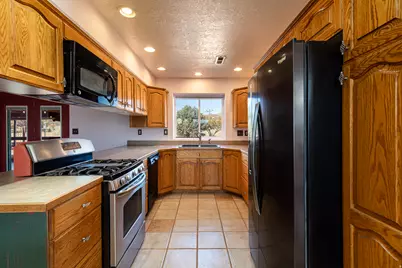 530 W Powell Dr, Kanab, UT 84741 - Photo 13