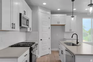 504 W Maidengrass Way, Draper, UT 84020 - Photo 13