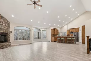 1284 E Canyon Creek Dr S, Bountiful, UT 84010 - Photo 13