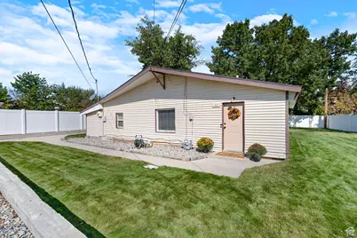 28 W Stauffer Ln S, Murray, UT 84107 - Photo 1