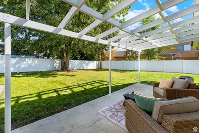 28 W Stauffer Ln S, Murray, UT 84107 - Photo 3