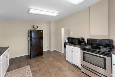 28 W Stauffer Ln S, Murray, UT 84107 - Photo 7