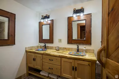 1095 S Montezuma Canyon Rd, Monticello, UT 84535 - Photo 25