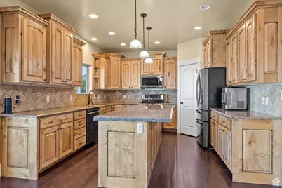 51 E Magellan Ln, Elk Ridge, UT 84651 - Photo 11