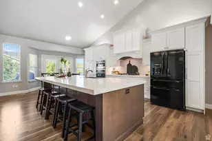 587 E Corner Canyon Dr, Draper, UT 84020 - Photo 9